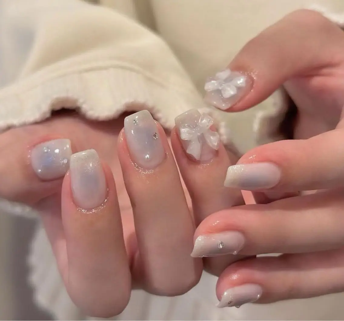 ネイル フレンチネイル グラデーション キラキラネイル 韓国ネイル マグネットネイル ハンドネイル 🎀🎀YooLi Nail Salonのネイルデザイン