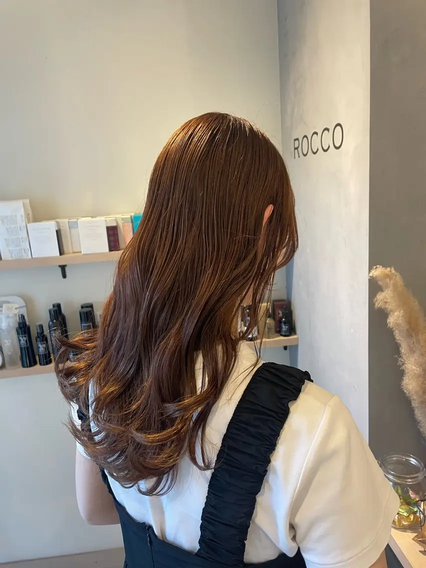 ロング カラー ROCCO アイナ/ レイヤー透明感カラーのヘアスタイル