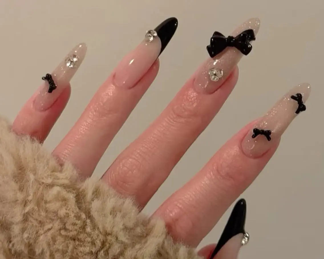 ネイル ハンドネイル MoonNail ユリ🌸のネイルデザイン