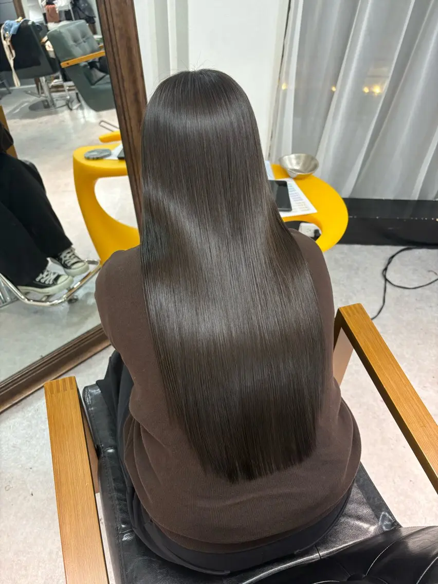 カラー ダークグレー ダークグレージュ グレージュ ヘアカラー なんば、心斎橋🍓 ハイトーンnicoのヘアスタイル