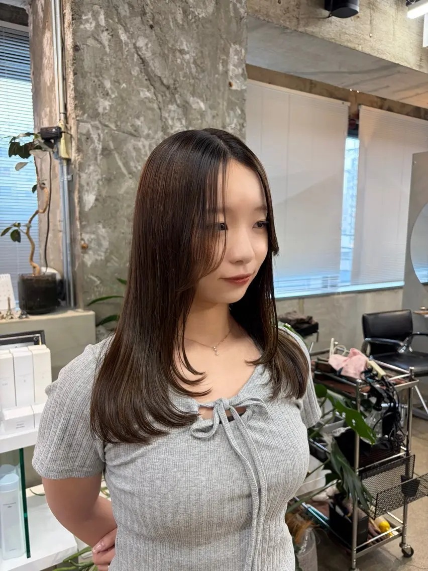 セミロング カット アライ レンカのヘアスタイル
