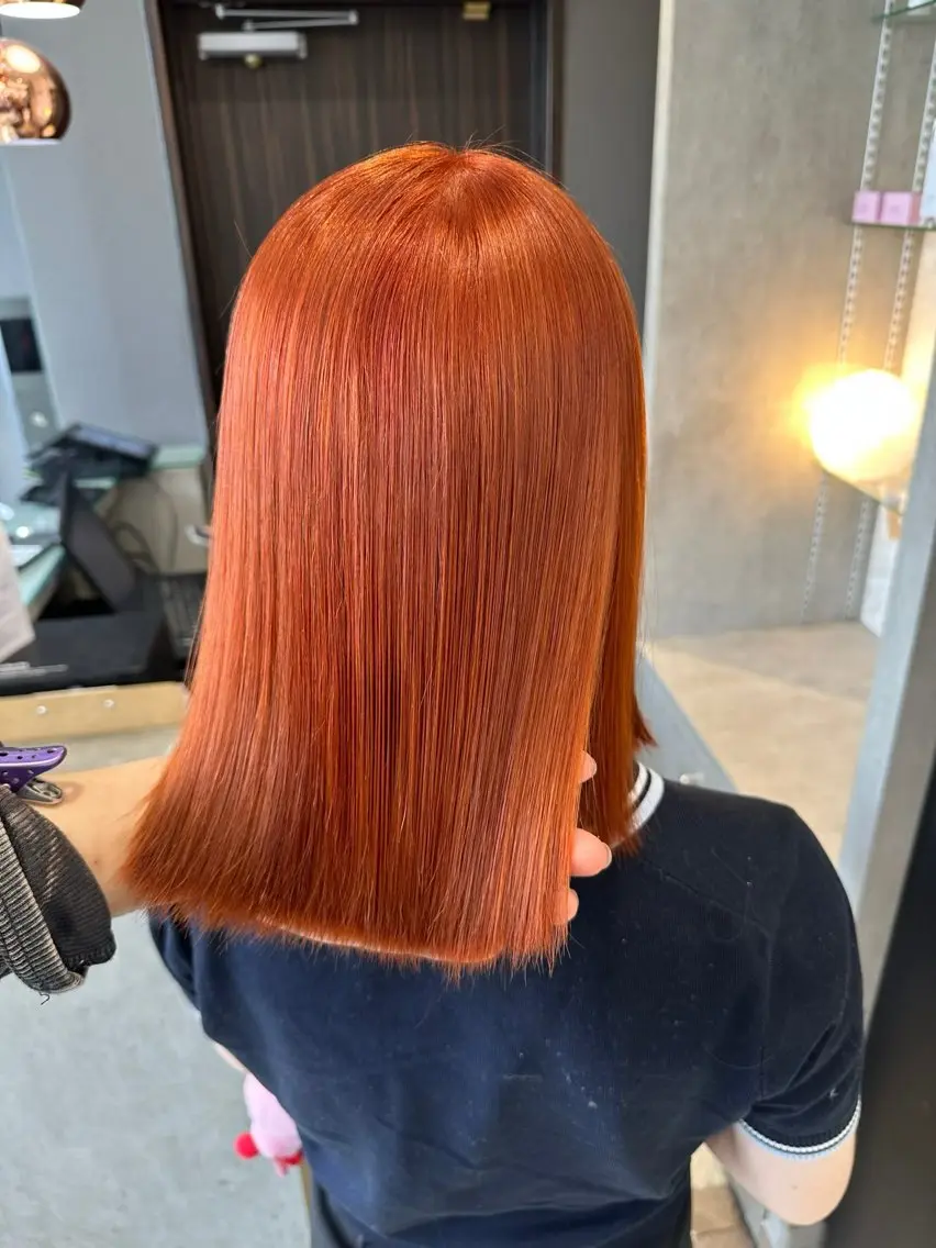 ミディアム カラー ブリーチ ボルドーカラー カシス ピンクカラー 髪質改善 ヘアカラー トリートメント 天神暖色カラー レイヤー・髪質改善のヘアスタイル