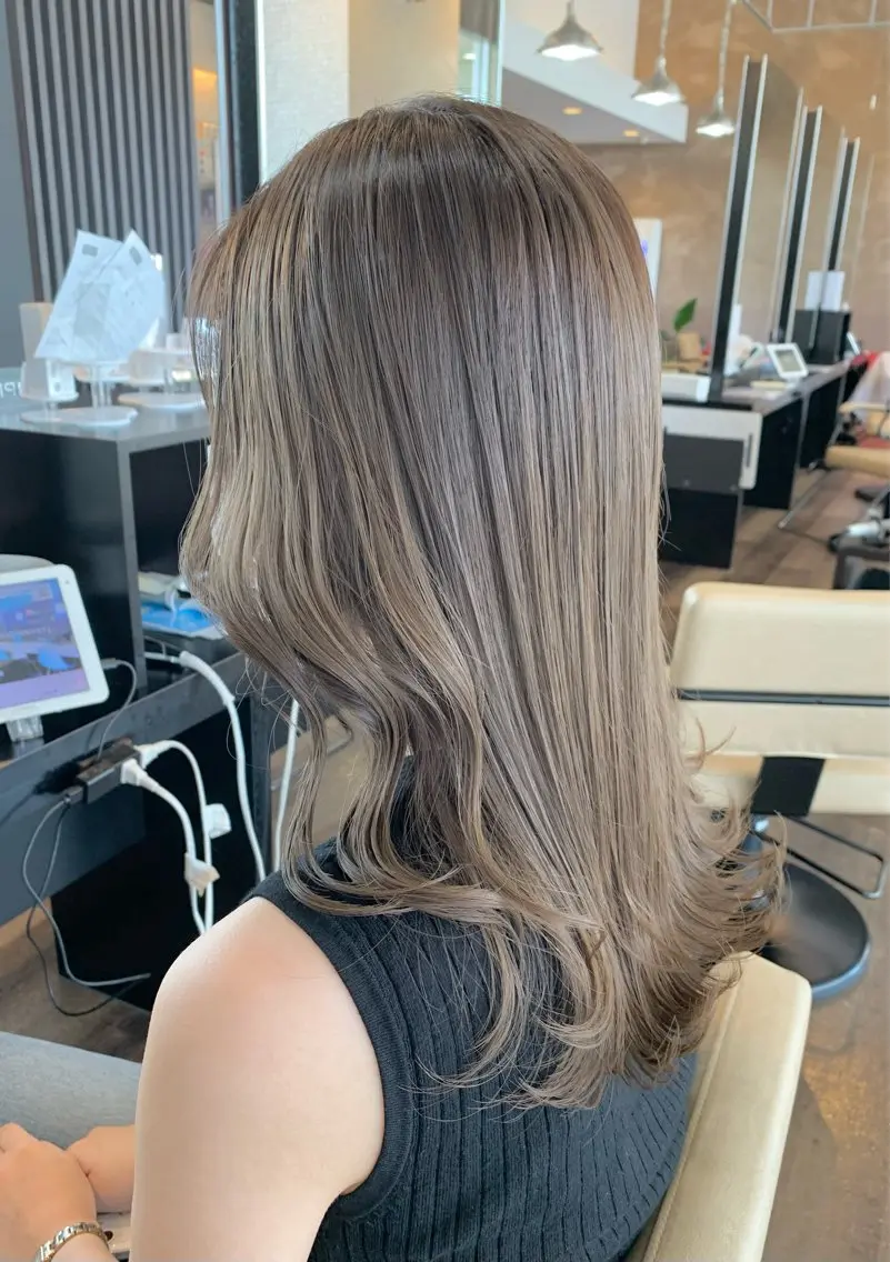 ミディアム カラー 透明感カラー グレージュ カット ヘアカラー トリートメント 【艶カラー】 STYLE 和泉俊希のヘアスタイル
