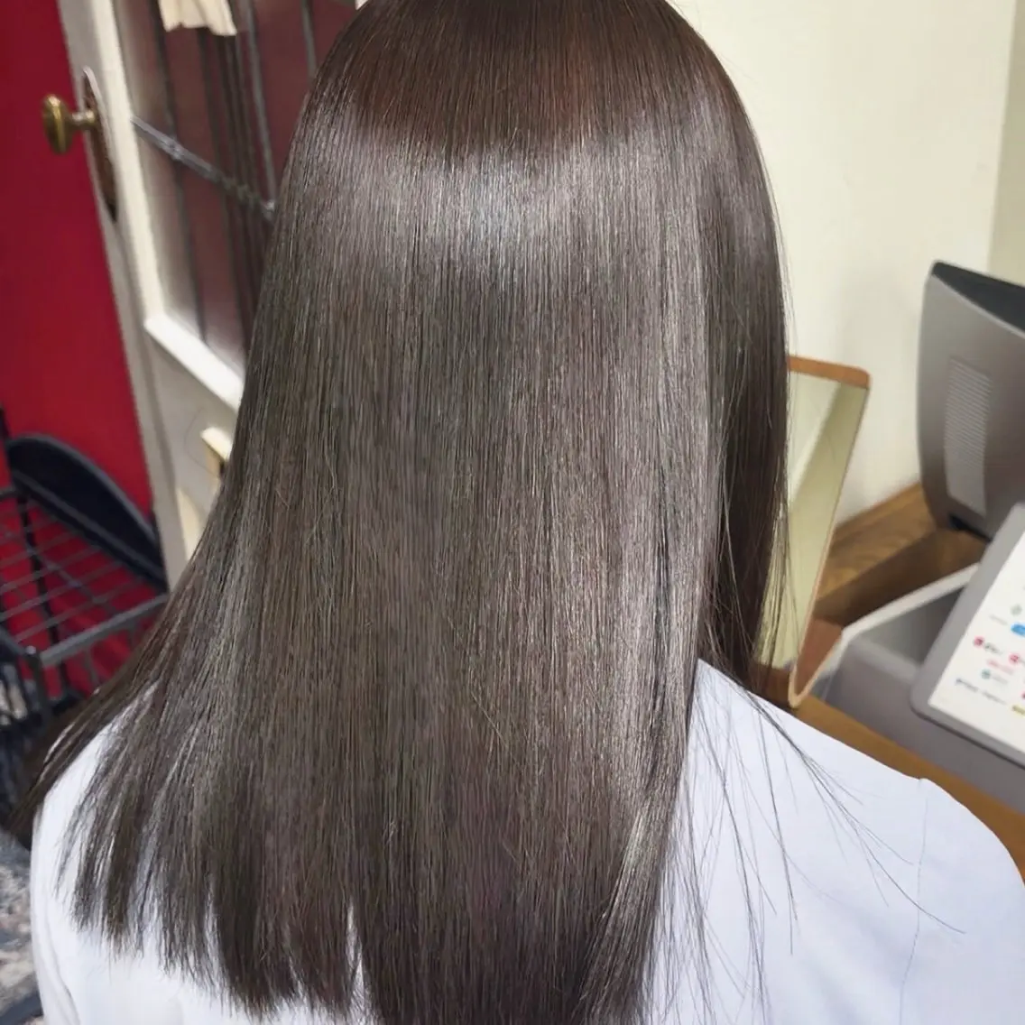 セミロング カラー 黒髪 ブラウンカラー ケアカラー 透明感カラー 髪質改善 トリートメント ツヤ髪✨髪質 改善 渋谷 サワのヘアスタイル