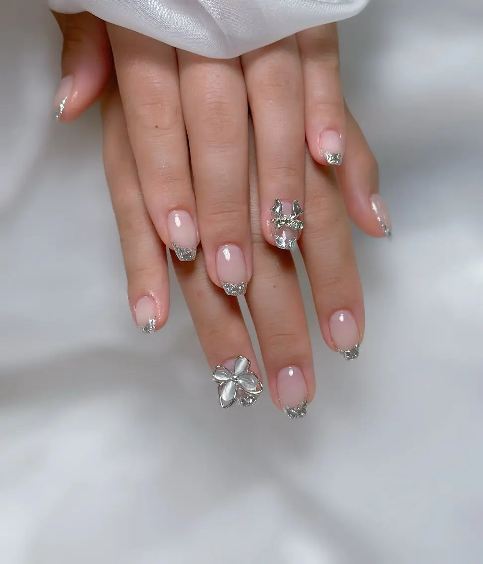 ネイル フレンチネイル ガラスフレンチ ハンドネイル Maggie nailクロのネイルデザイン