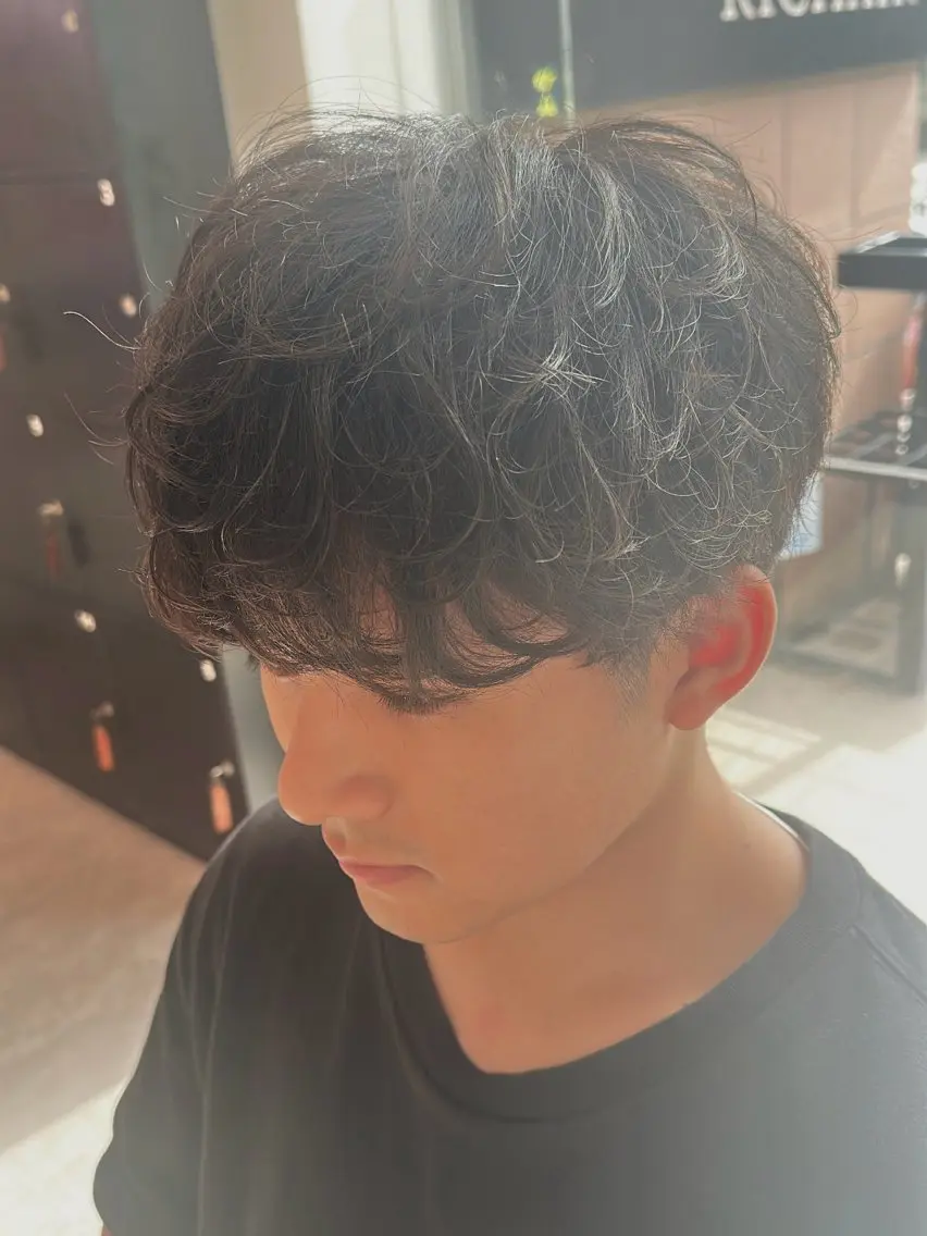 ショート パーマ メンズ メンズ就活ヘア マッシュ メンズパーマ 波巻きパーマ RICHAIR 長嶺旬佑のヘアスタイル