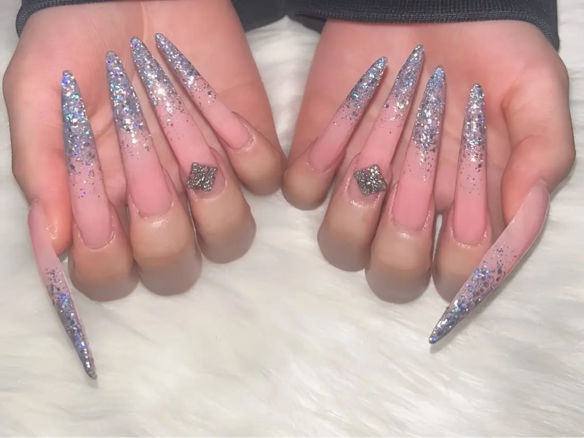 ネイル チークネイル フレンチネイル ガラスフレンチ グラデーション キラキラネイル ハンドネイル Rin Nail 新大久保店のネイルデザイン