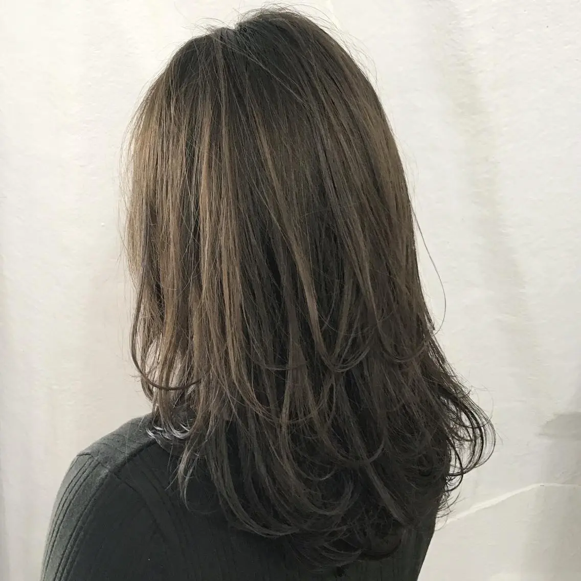 セミロング カラー レイヤーカット K-POP好き美容師 🇰🇷Kai.Yのヘアスタイル