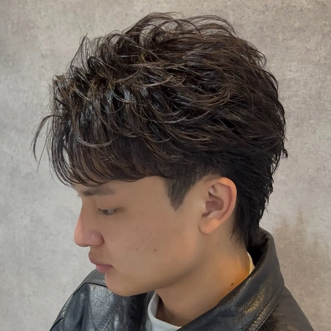 ショート カラー パーマ メンズ ショートヘア カット パーマ センターパート マスターかずまのヘアスタイル