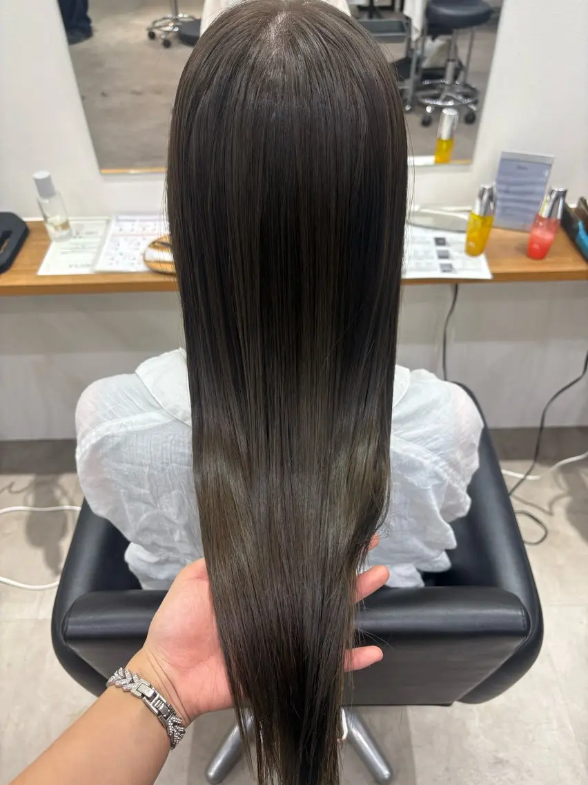 ロング カラー ヘアカラー トリートメント Sakura / ETOILE＋のヘアスタイル