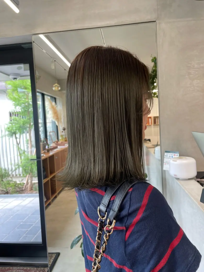 ミディアム カット ヘアカラー 鶴井 美空のヘアスタイル