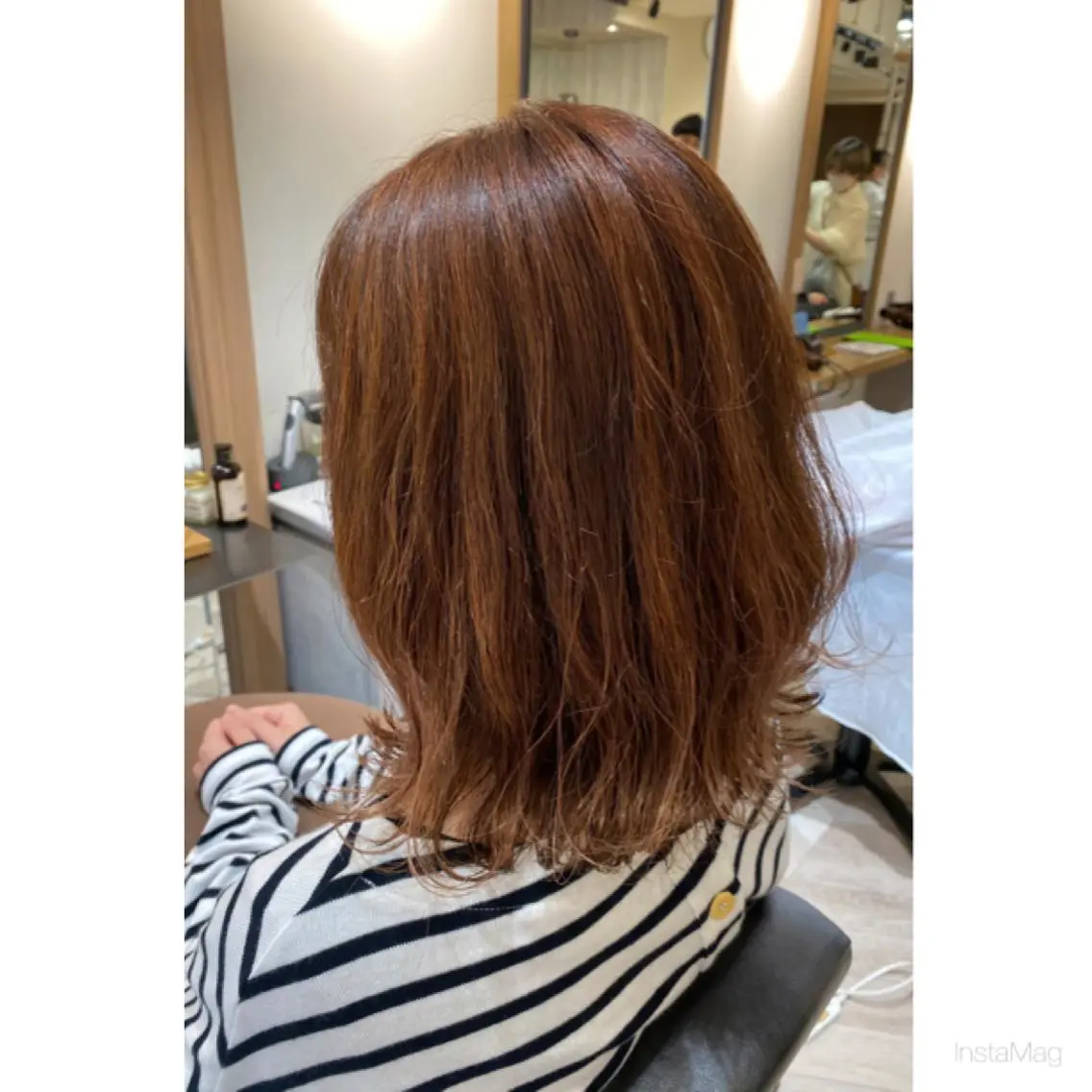 セミロング カラー ベージュカラー オレンジ オレンジベージュ ピンクカラー ピンクオレンジベージュ カット ヘアカラー 岩間 香純のヘアスタイル