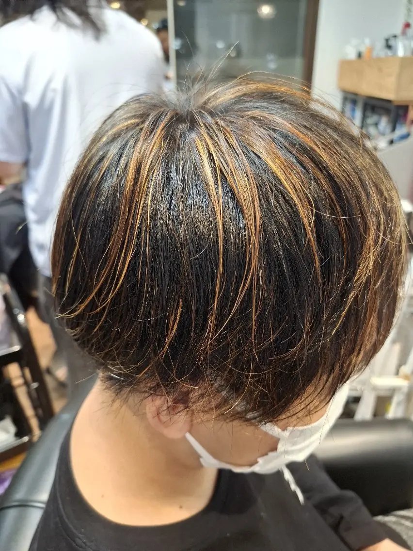 ショート カラー ハイライトカラー ハイライト あきもと みやびのヘアスタイル