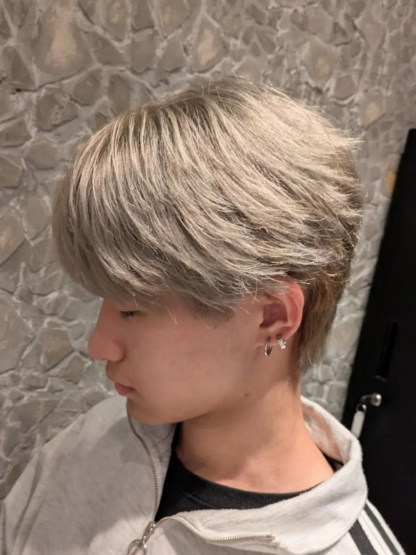 カラー メンズ シルバー ホワイトシルバー こだっく /メンズカットのヘアスタイル