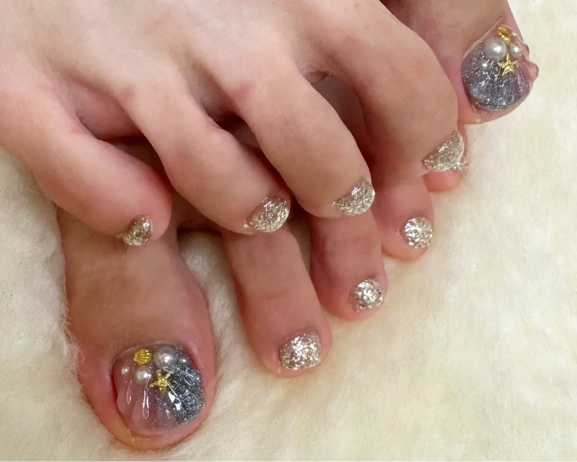 フット親指アート(色混ぜok/⭐︎ミラー、マグネット+1000円/アシメ可)オフ込み🫧の写真