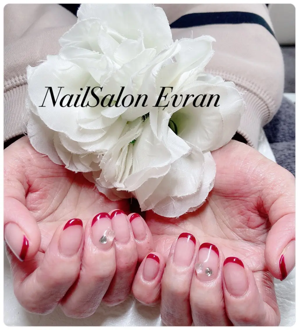 ネイル アートネイル フレンチネイル マグネットネイル 持ち込み ニュアンスネイル ハンドネイル Nail salon Evranのネイルデザイン