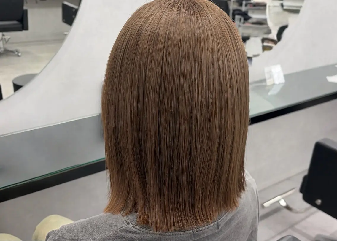 ミディアム ヘアカラー ミルクティーカラー/ レイヤーカットAyaのヘアスタイル