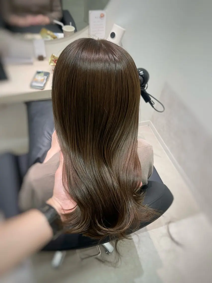 セミロング カット ヘアカラー トリートメント 東梅田エリアカラー ヘアセットNo. 1のヘアスタイル