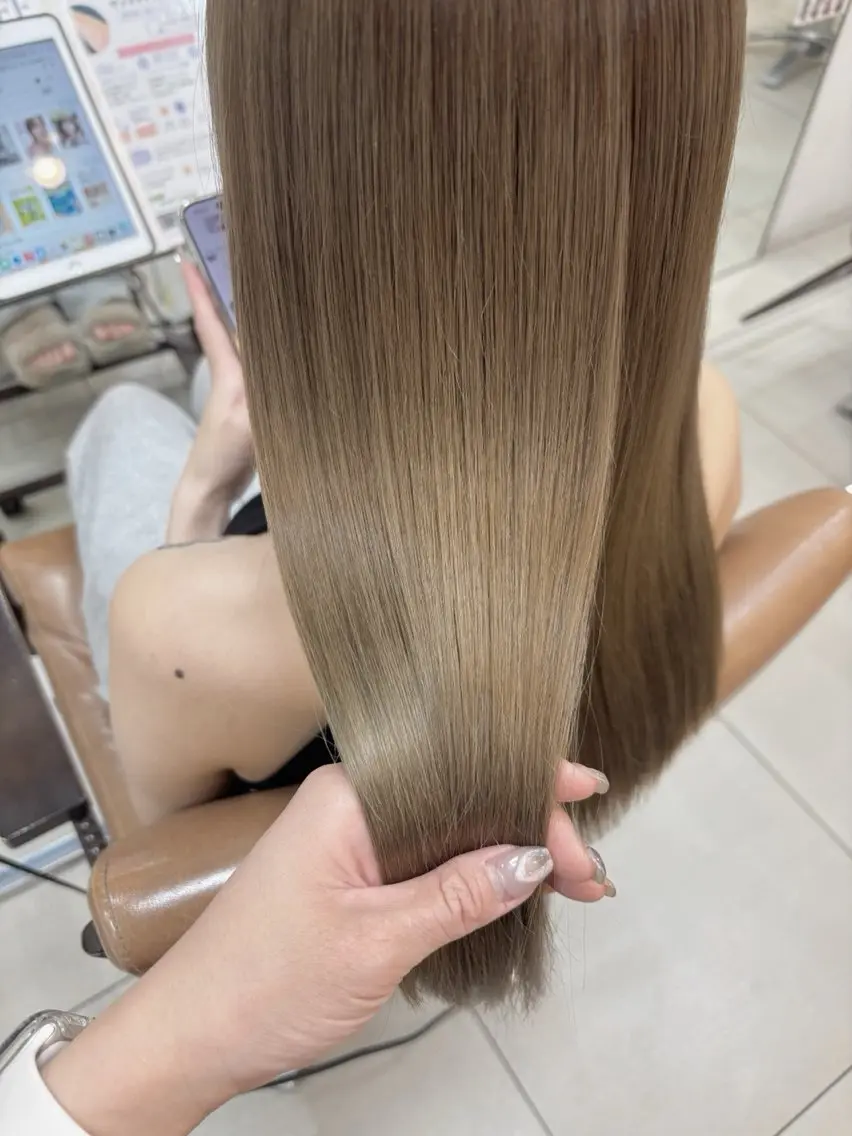 ミディアム カラー ブリーチ グレージュ ハイトーンカラー ハイトーングレージュ ヘアカラー トリートメント 頭皮×髪質改善 透明感カラー💎中村のヘアスタイル