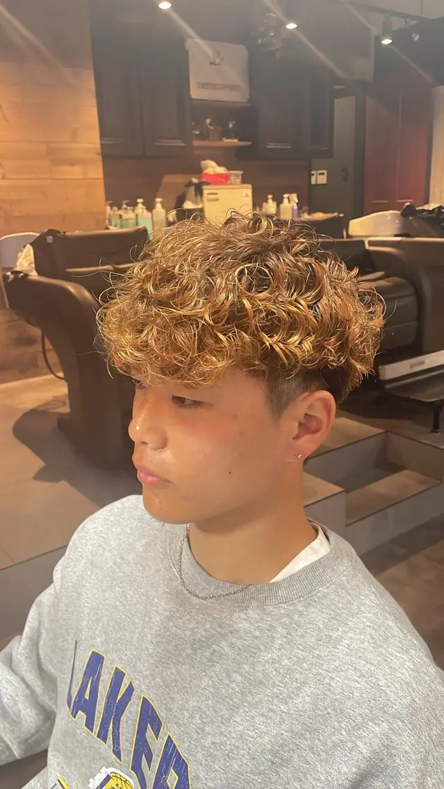 パーマ メンズ スペインカール lit. 濵崎寛太のヘアスタイル