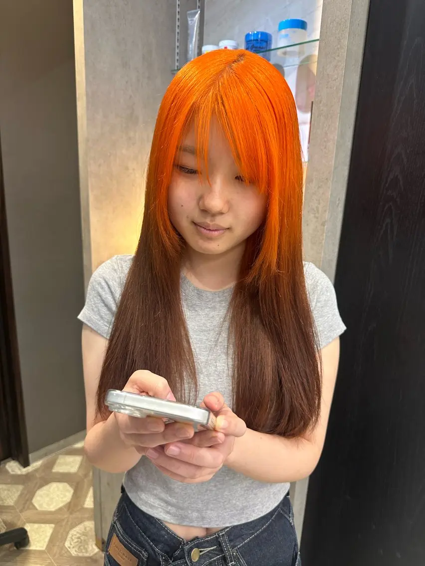 ロング カラー ベージュカラー ブリーチ ブロンド ケアブリーチ 透明感カラー カット ヘアカラー トリートメント AYAKASA 暖色カラー/レイヤーのヘアスタイル