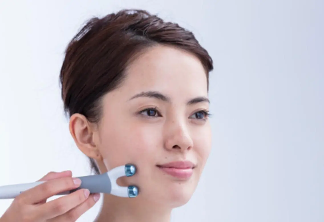 限定プレミアム💆♀️ポレーション&タラソ独自のVヘッドプローブ専用美容液エステ。話題のEMSの刺激で筋肉に働きかけるの写真