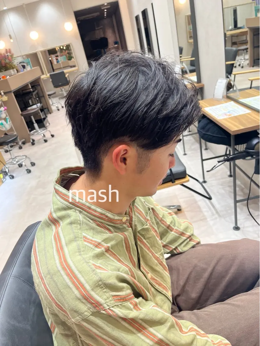 メンズ センターパート 刈り上げ イオカ ヒトミのヘアスタイル