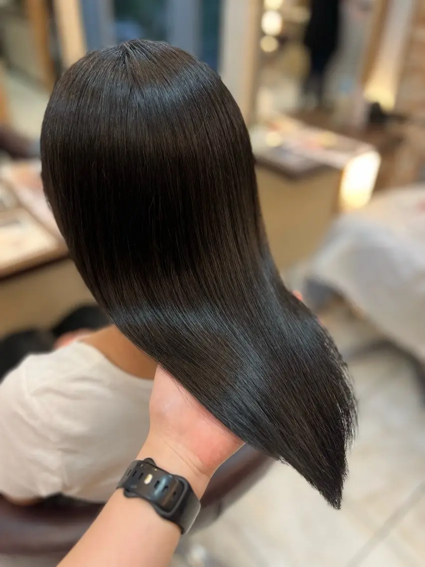 ロング カラー ブリーチ トリートメント Luana .Rioneのマツエク・マツパデザイン