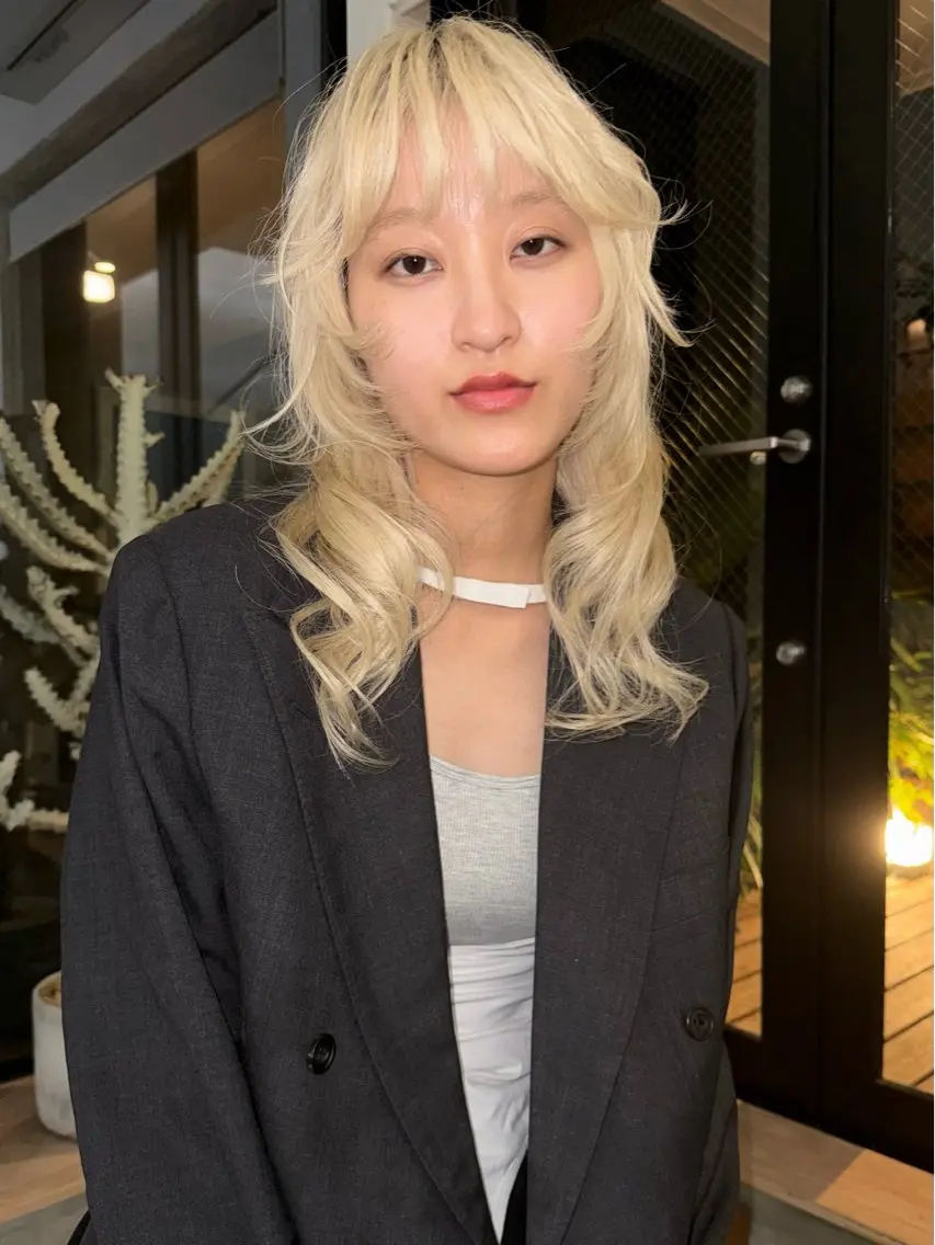 セミロング カット イシイ モエカのヘアスタイル