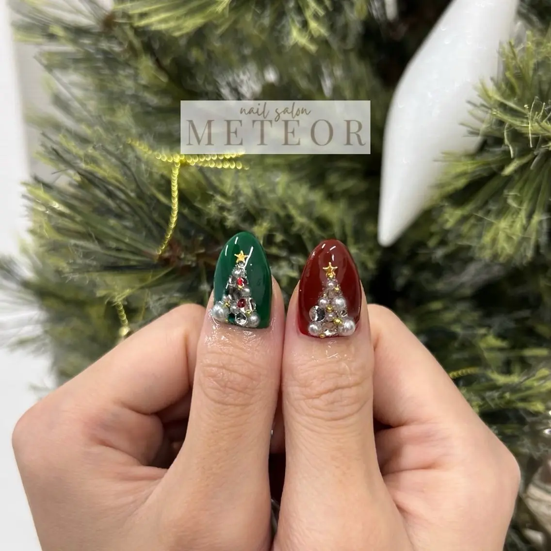 ネイル ボルドー フレンチネイル キラキラネイル 冬ネイル クリスマス ハンドネイル METEOR💫 staffのネイルデザイン