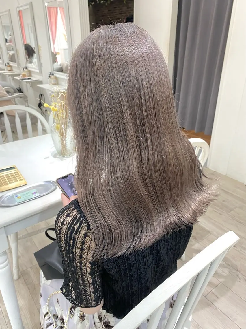 ロング カラー ブリーチ シルバー カット ヘアカラー トリートメント 暖色カラー✨️ 門内 梨真のヘアスタイル