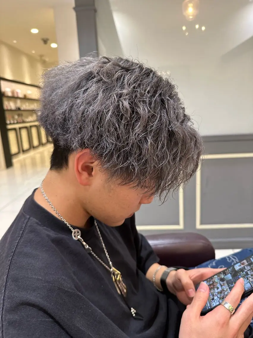 カラー メンズ シルバー Earth伊勢崎 萩原　快斗のヘアスタイル