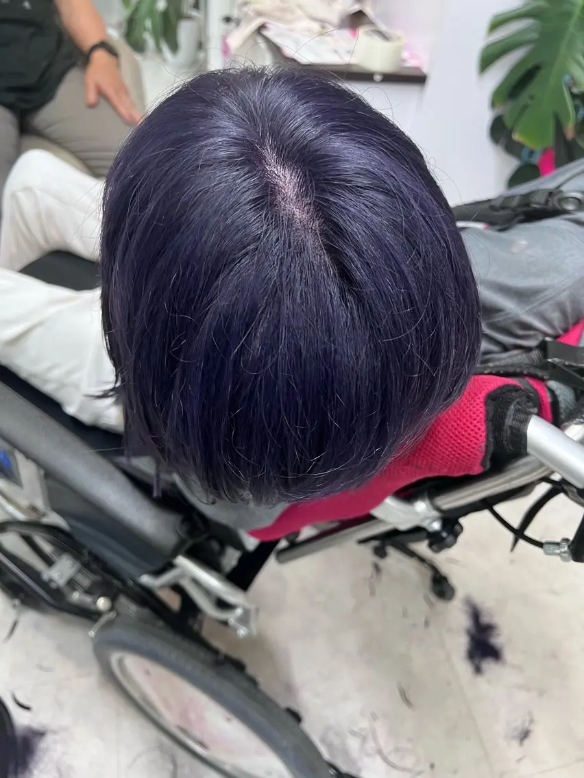 ショート カラー ブリーチ パープルカラー ビューティサロン 月麗(ルナ)のヘアスタイル