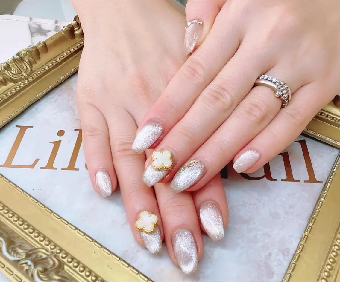 ネイル フレンチネイル ジェルネイル グラデーション ハードジェル キラキラネイル Lilas Nailのネイルデザイン