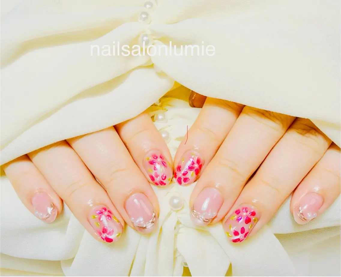 ネイル フラワーネイル キラキラネイル マグネットネイル ミラーネイル ピンク ハンドネイル ✨韓国✨nail salonLumieのネイルデザイン