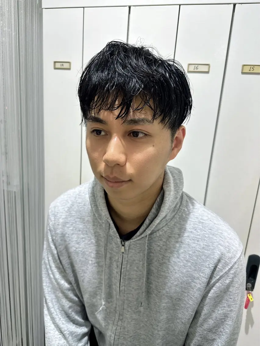 メンズ カット 木曜日空きあり‼️ 艶々カラー🩷のヘアスタイル