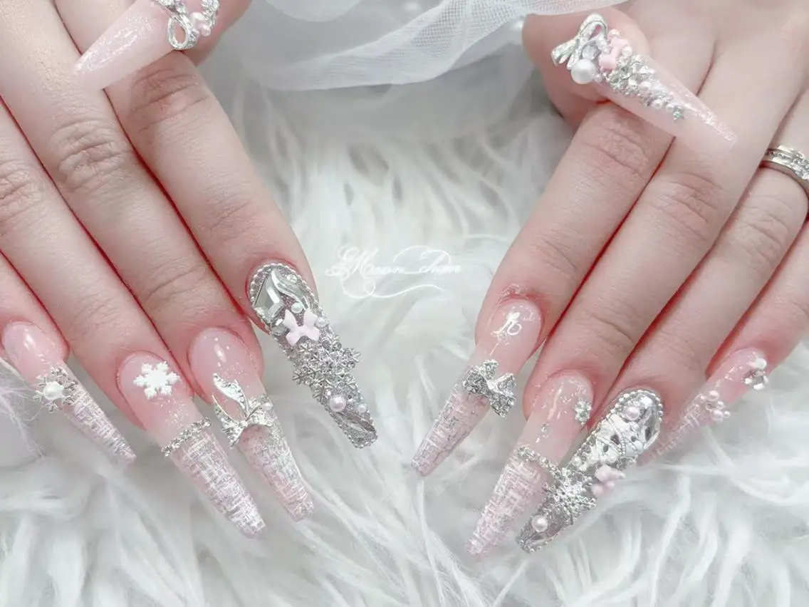 ネイル 長さ出し キラキラネイル 韓国ネイル ロングネイル マグネットネイル ハンドネイル ハンドケア KTNail 🎀 長さ出し専門店のネイルデザイン