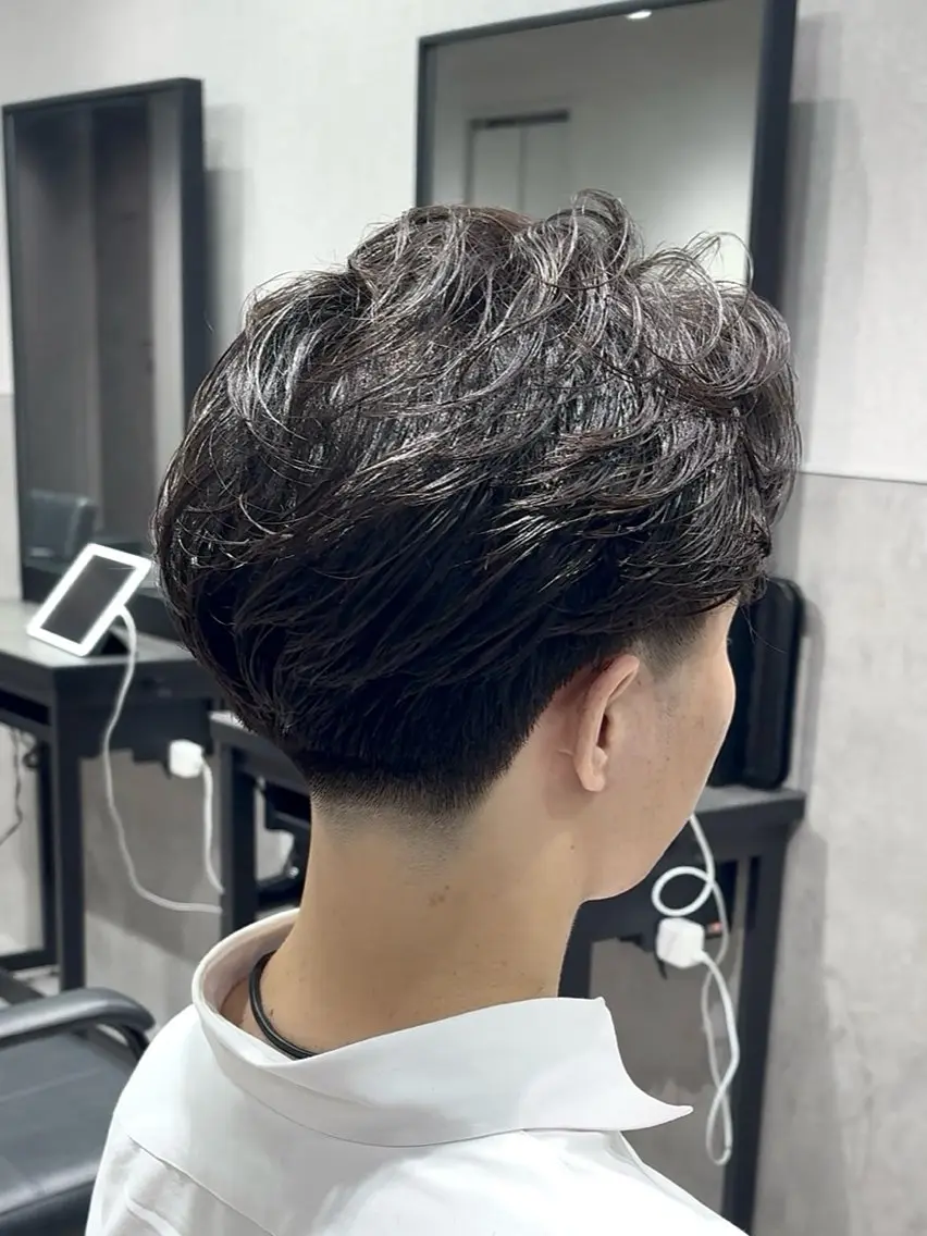 ショート カラー パーマ メンズ カット 【シャドウパーマ センターパート】義心のヘアスタイル