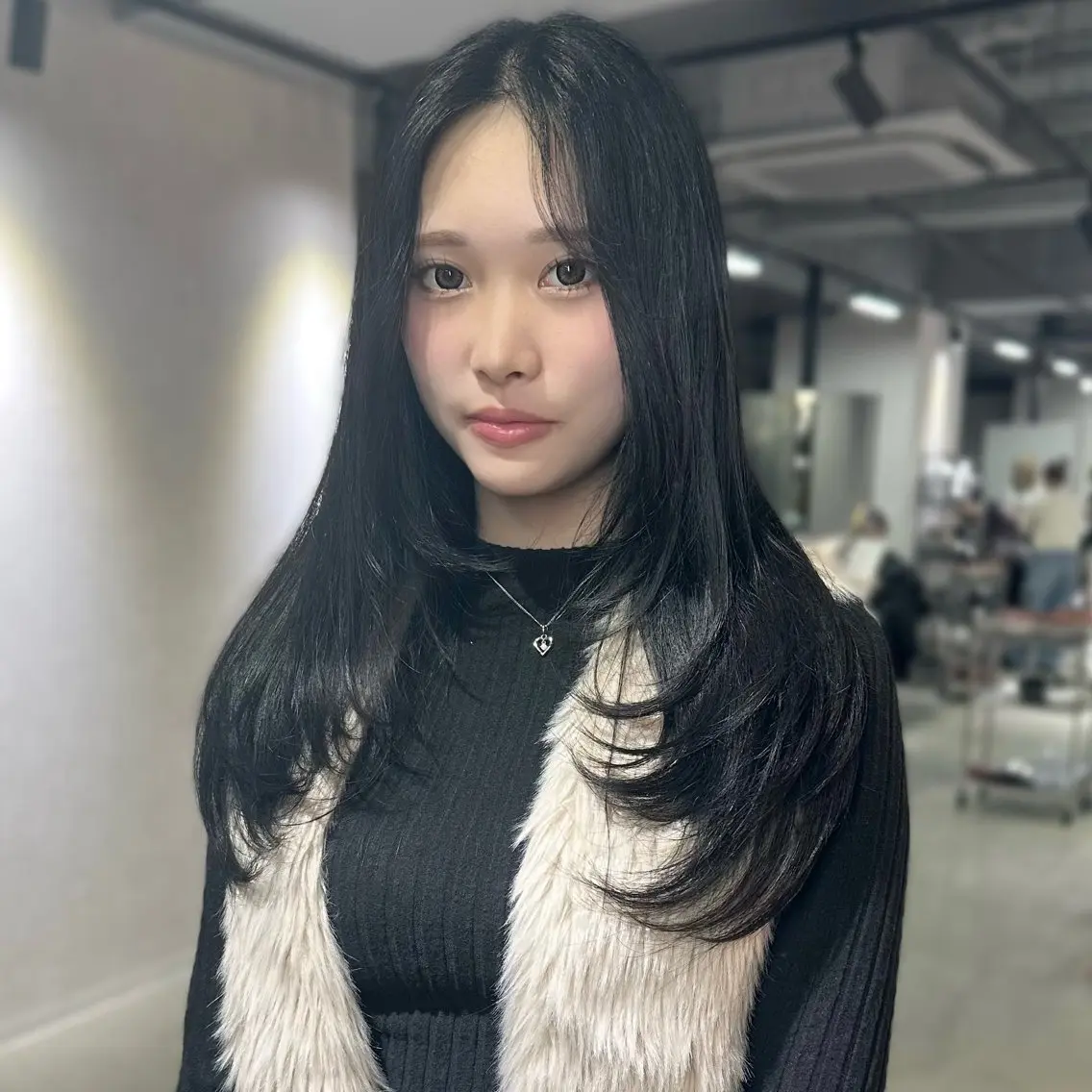 ロング くびれヘア 顔まわりレイヤー 顔周りカット 韓国風ヘア くびれレイヤー カット ヘアカラー 韓国レイヤー🇰🇷 艶髪💎renのヘアスタイル