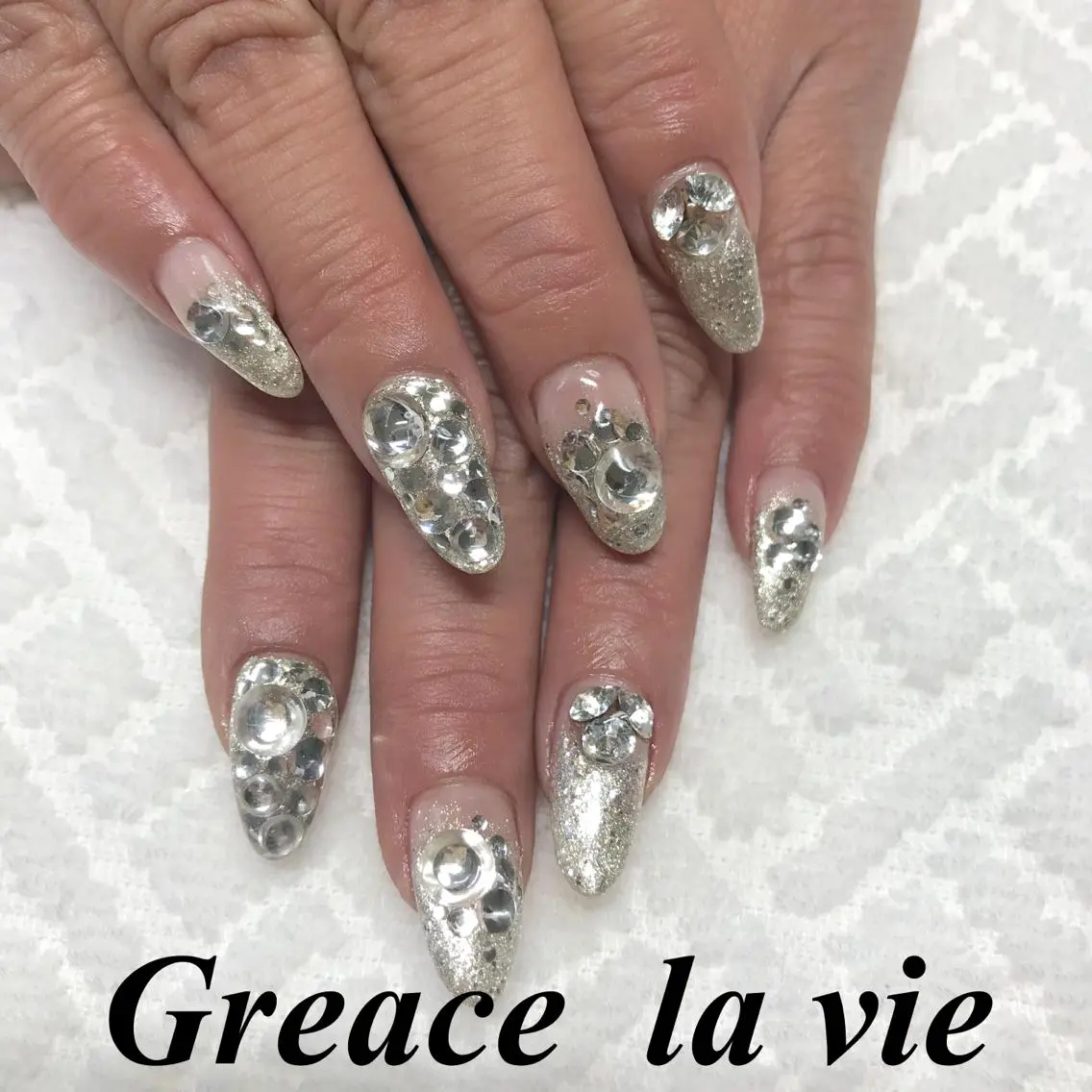 ロング カラー パーマ ヘアアレンジ キッズ ネイル マツエク・マツパ シルバー シルバー Greace  la vieのネイルデザイン