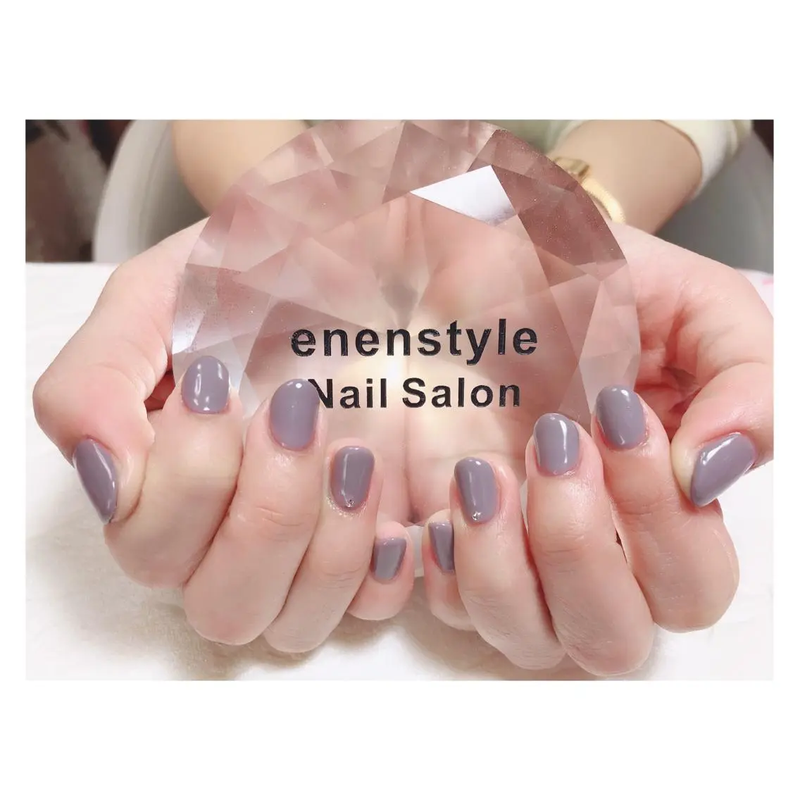 ショート ネイル ジェルネイル ニュアンスネイル オフィスネイル ワンカラーネイル シンプルネイル 🐾enen style 🐾のネイルデザイン