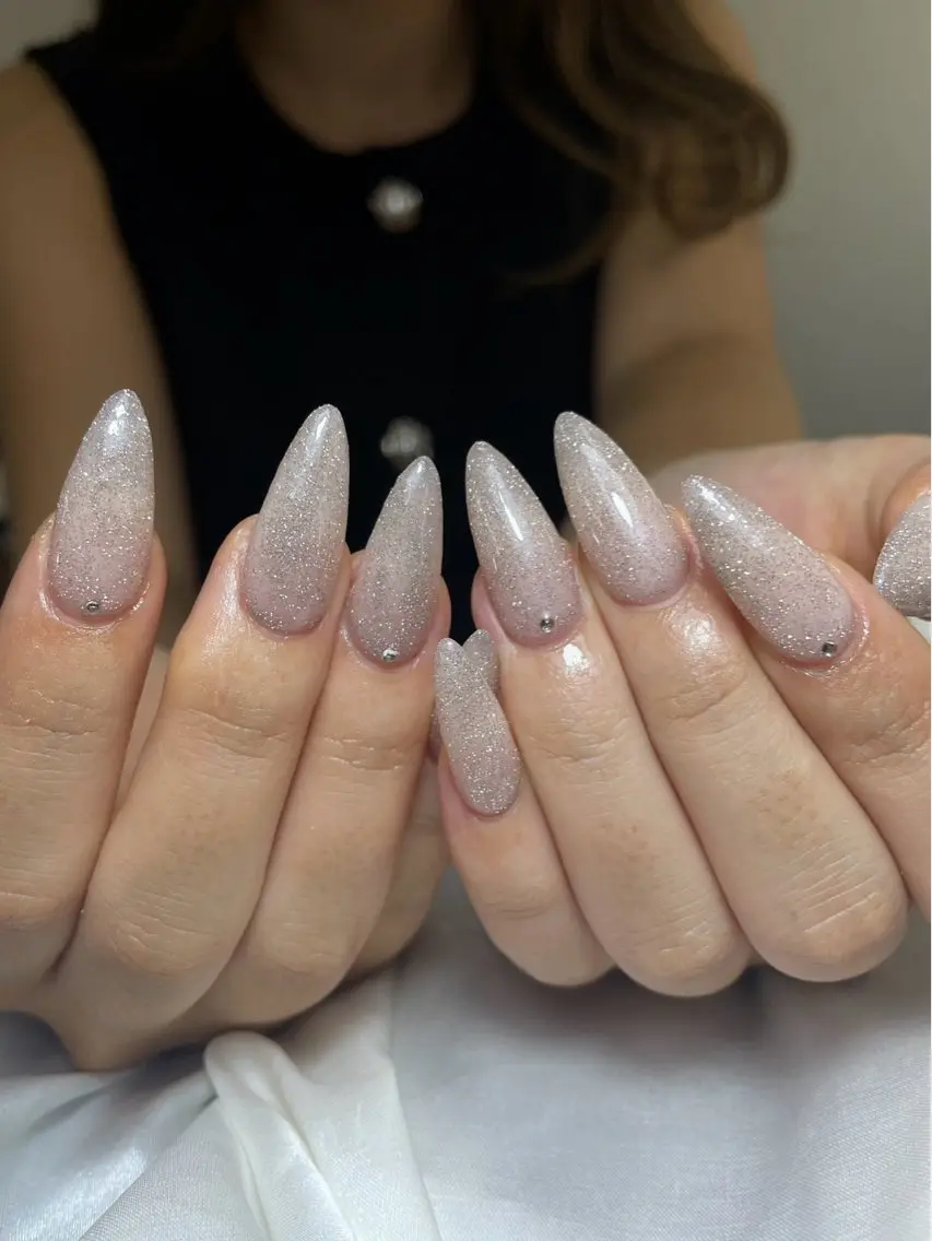 ネイル チークネイル 長さ出し フットネイル ジェルネイル 卒業式 𝓐𝓷𝓻𝓲 XiinhNailのネイルデザイン