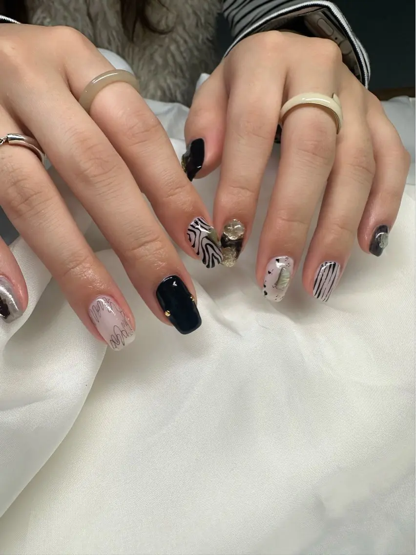 ネイル アートネイル 氷ネイル・うるうるネイル 韓国ネイル ニュアンスネイル ホワイト 🪞KAPE NAIL 🪞のネイルデザイン