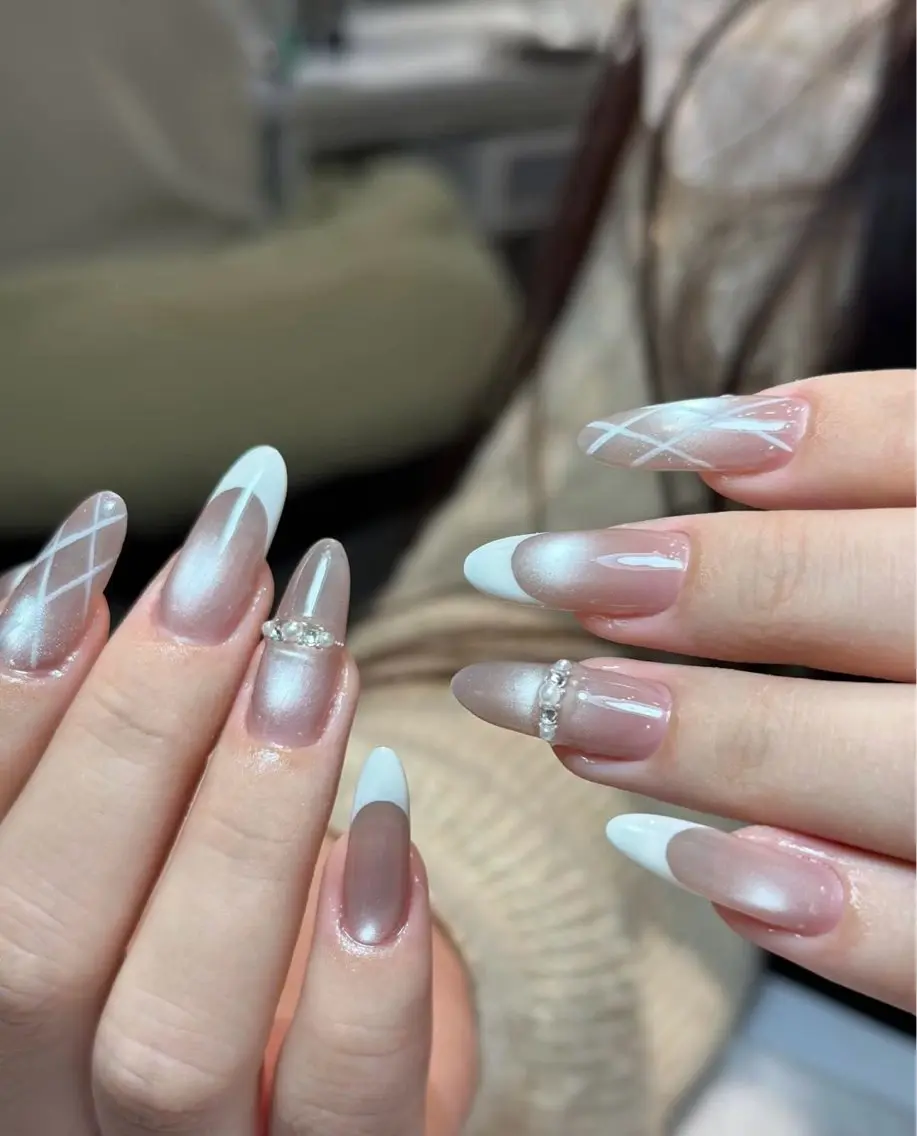 ネイル チークネイル フレンチネイル グラデーション キラキラネイル 韓国ネイル Minette nailHuongのネイルデザイン