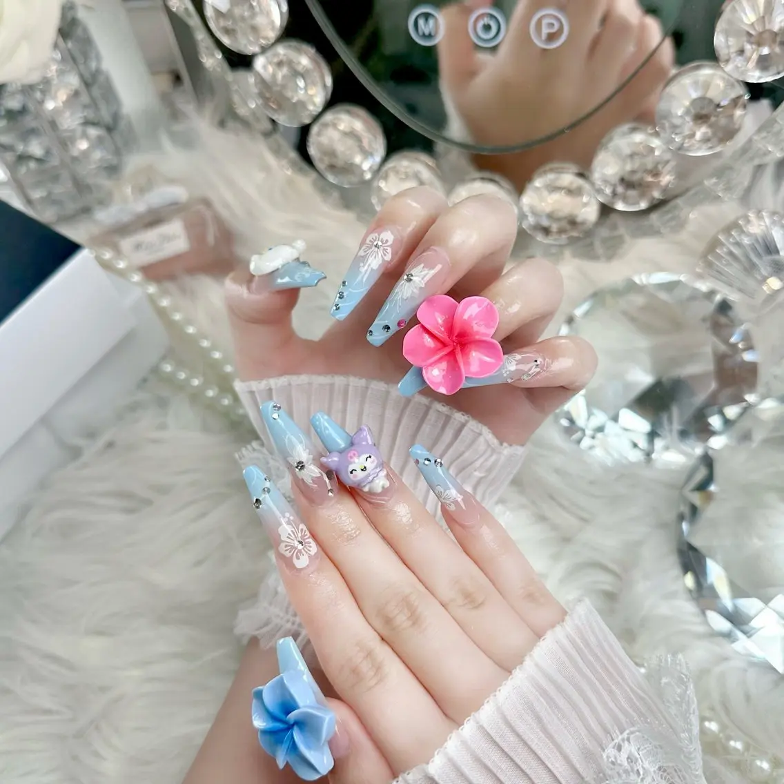 ネイル オーロラネイル チークネイル フラッシュネイル フレンチネイル ジェルネイル ハンドネイル ハンドケア Miyu Nail Nambaのネイルデザイン