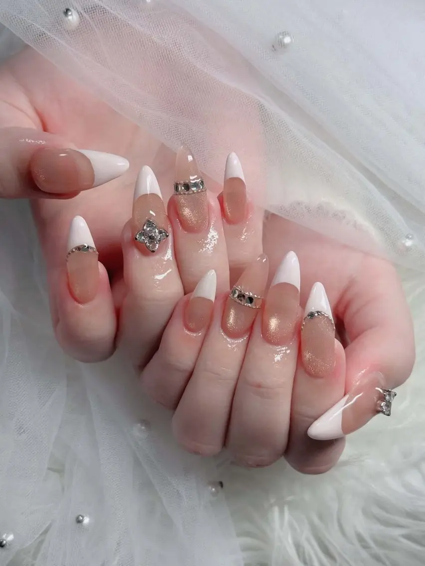 ネイル チークネイル フレンチネイル キラキラネイル 韓国ネイル マグネットネイル ハンドネイル yuuna hbabynailのネイルデザイン