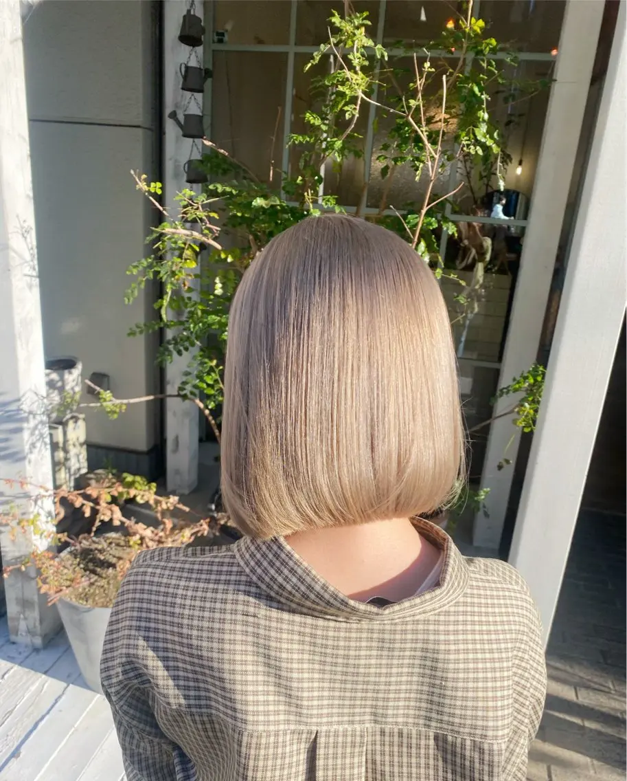 ショート カラー ベージュカラー ミルクティーベージュ 鈴木 奈波のヘアスタイル