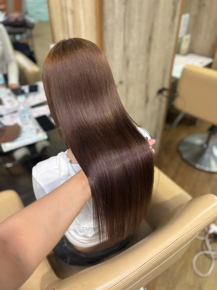 カラー Yua🎀艶カラー/ 美髪ストレートのヘアスタイル