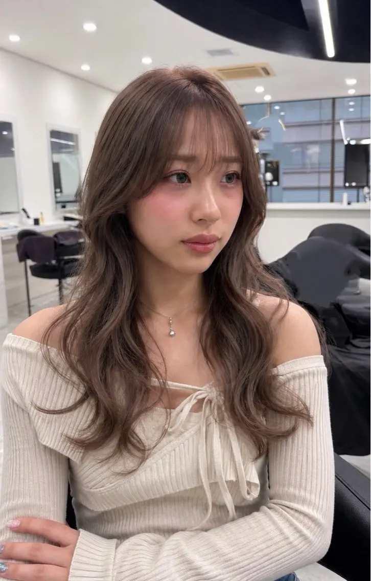 ロング ヘアカラー 透明感ベージュ×レイ ヤーカット🎀セナのヘアスタイル