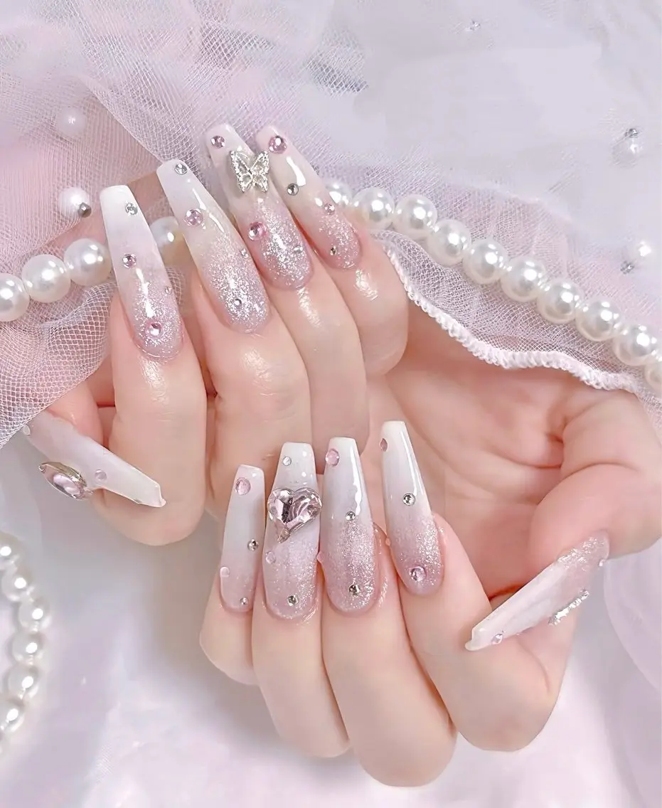 ロング 外国人風カラー 韓国風ヘア ハンドネイル E🌷nail 長さだし専門店のネイルデザイン